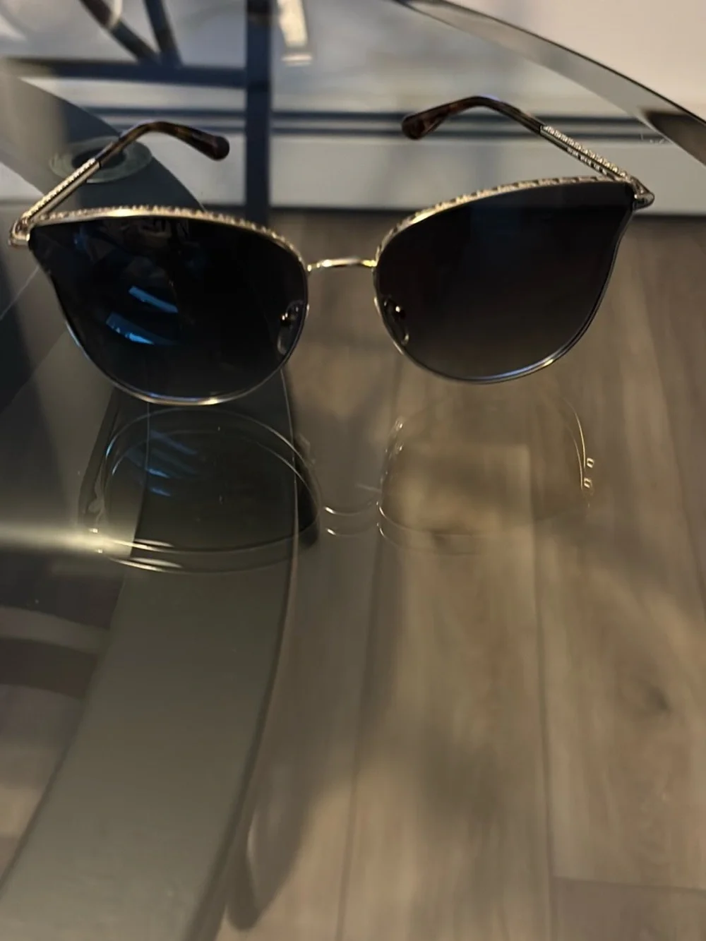 Women's Black Gradient Lens Sunglasses - Fashion Metal Frame